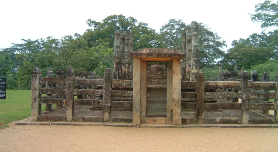 Suzanna Travels to Sri Lanka